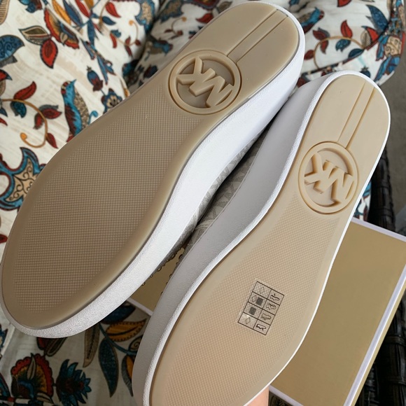🥰New MK logo slip on shoes - Picture 4 of 7